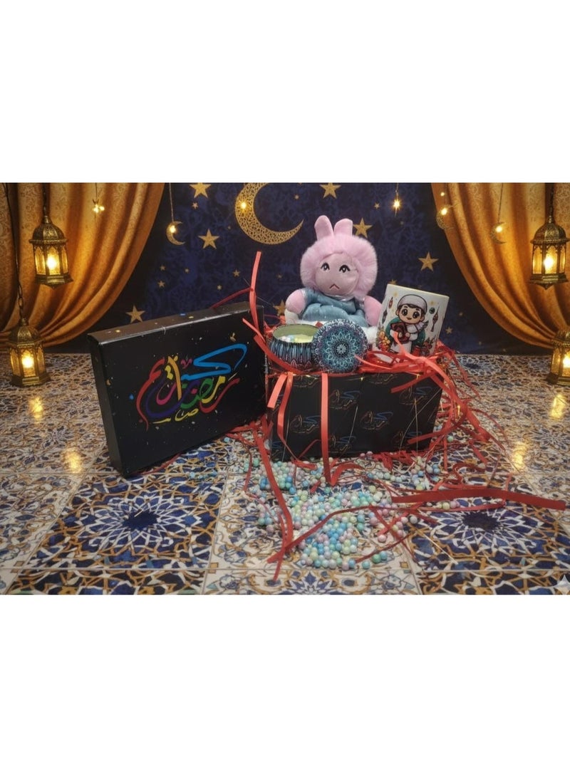 بوكس رمضان + 3 هدايا ( عروسة طمطم + مج كوب رمضان + شمعة معطرة ) - Image 1